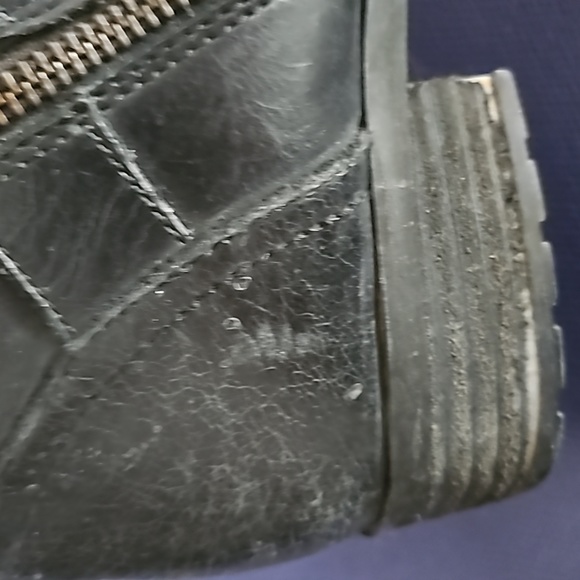 Boots - Picture 3 of 9